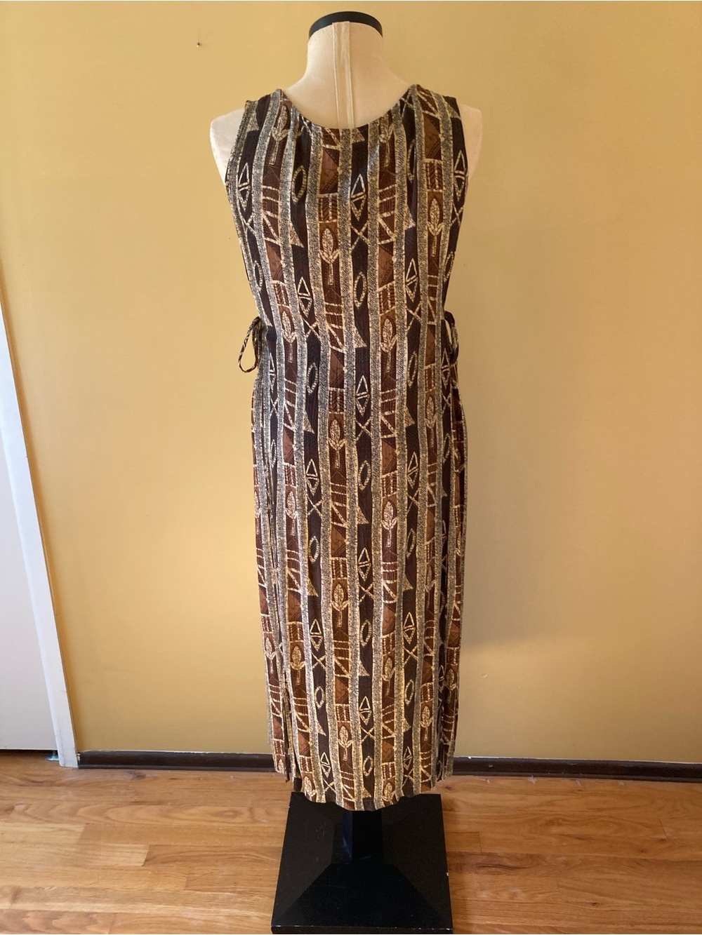 Sleeveless primitive print Maxi Dress in Brown and Black